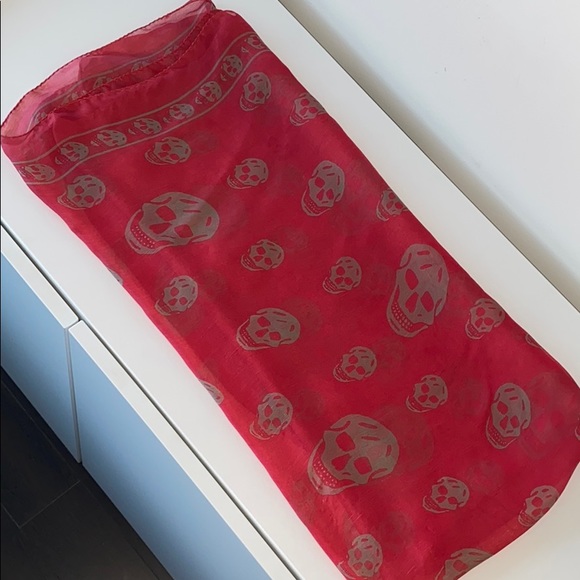 ALEXANDER MCQUEEN 100% SILK SKULL SCARF 💀 - Picture 1 of 7